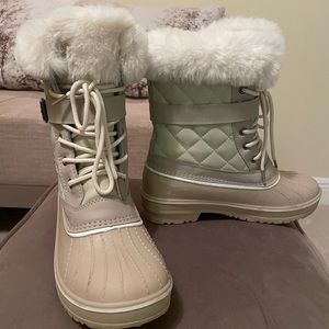 Warm cream color lace up waterproof boots for cold weather